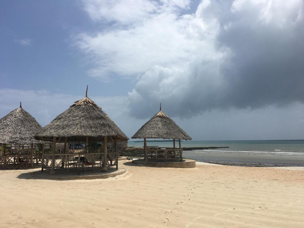 Landmark Mbezi Beach Resort Dar es Salaam Buitenkant foto